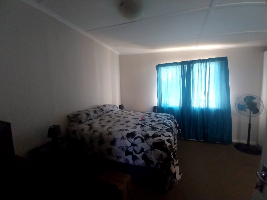 4 Bedroom Property for Sale in Rouxpark Western Cape